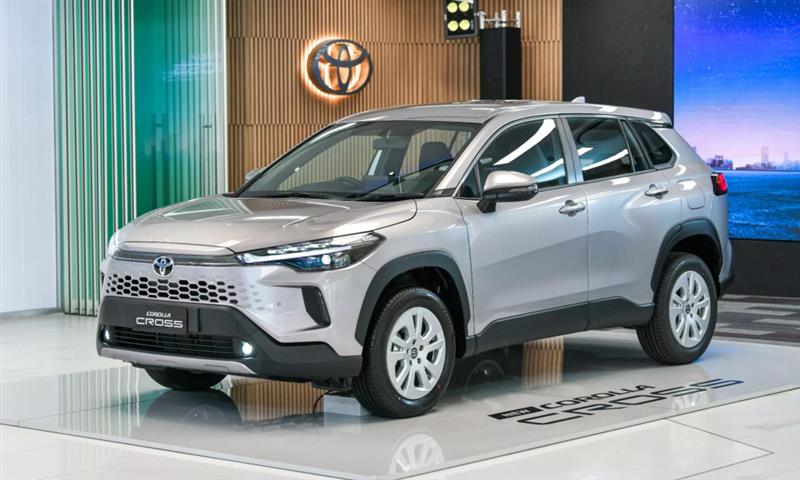 Toyota Corolla Cross 2024 có giá 820-905 triệu đồng